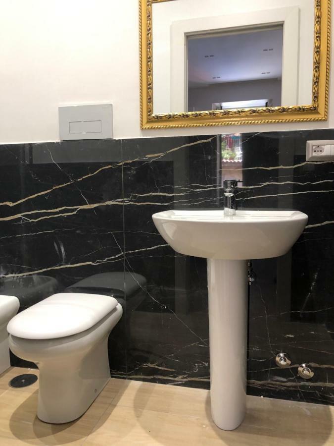 Nsh Apparthotel, Napoli Centro Екстериор снимка